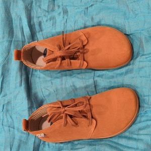 Like-new faux suede tennis shoes